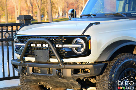 Ford Bronco Wildtrak, front grille